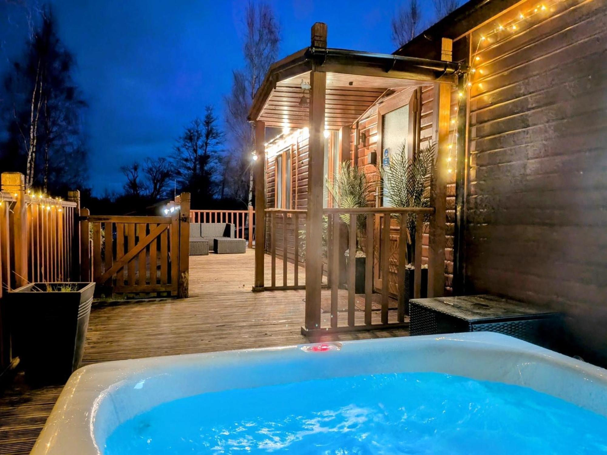 Puddleduck Lodge With Hot Tub On Felmoor Park Morpeth Exterior foto